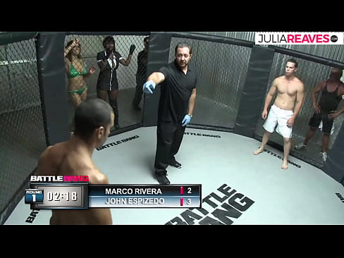 ❤️ Ultimate Fighter ቀለበቱ ውስጥ ከተጣላ በኋላ አንዲት ቁጥር ሴትን ትበዳለች። ወሲብ ❌❤